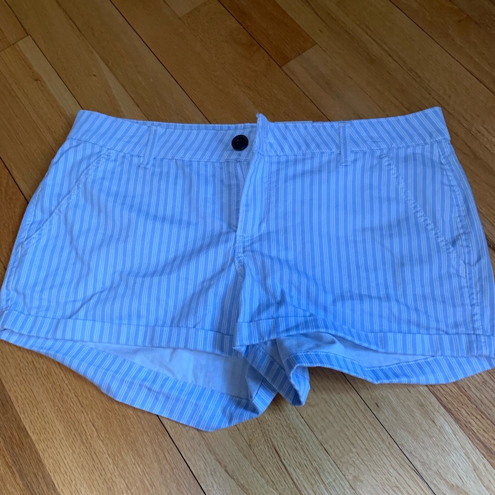Low rise striped shorts